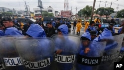 Un cordón de la policía de Nicaragua durante las protestas del 21 de septiembre de 2021. (AP/Alfredo Zúñiga).